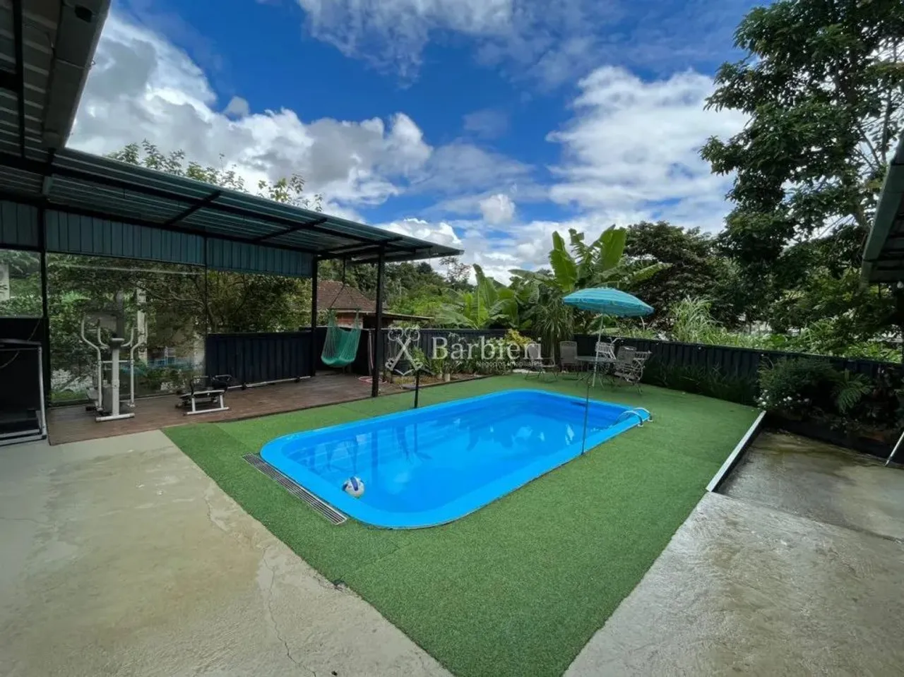 Casa com amplo terreno com sobrado e galpão disponível no Belchior Baixo em Blumenau/SC