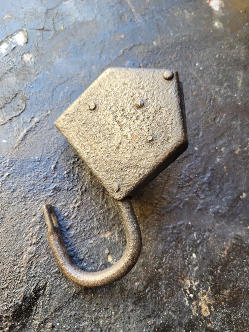 Cadeado muito antigo: