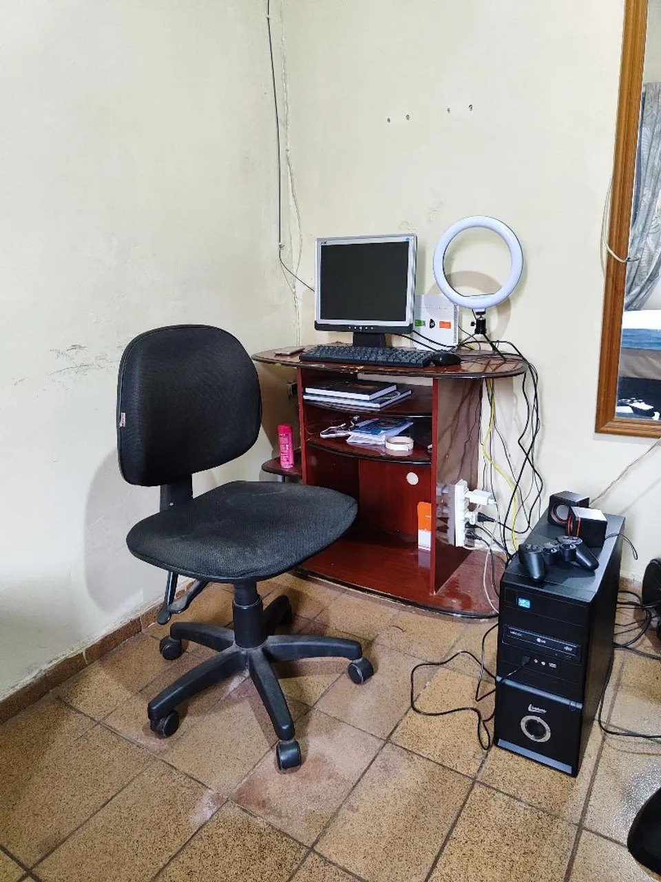 RACK DE MADEÌRA PARA COMPUTADOR