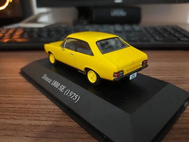 Miniatura Dodge 1800 SE (Polara) 1:43 com acrílico - Foto 2