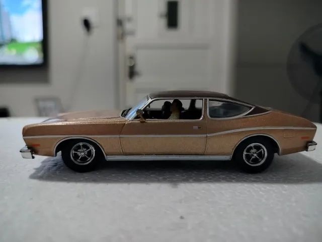 Miniatura Amc Matador Coupe Universal Hobbies 1/43 - Foto 4