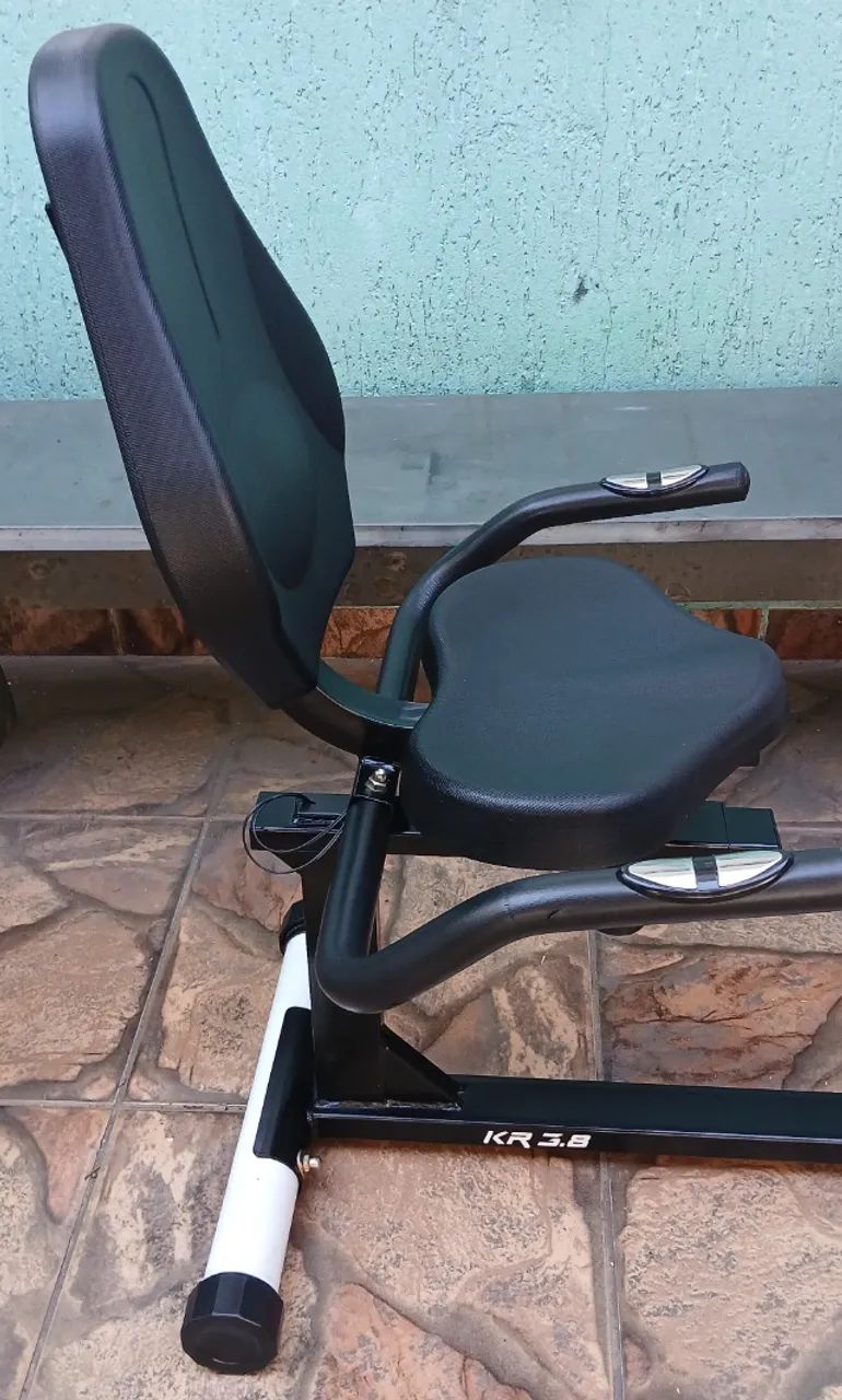 Ate 10x sem Juros - Bicicleta Ergométrica Magnética Horizontal Kikos KR 3.8 - Novissima   - Foto 4