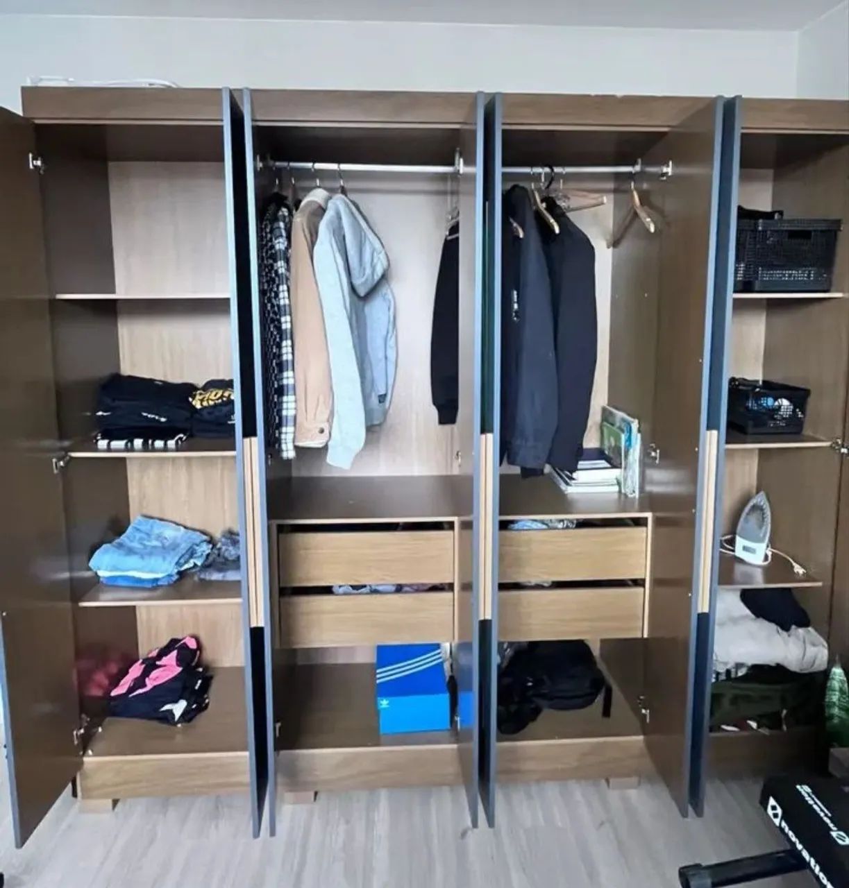 Lindo guarda roupas de casal 8 portas com espelho - Foto 2