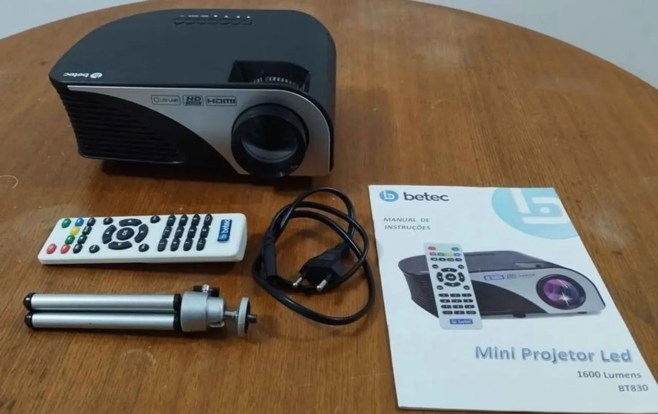 Projetor Betec BT830 + Tripé + Controle