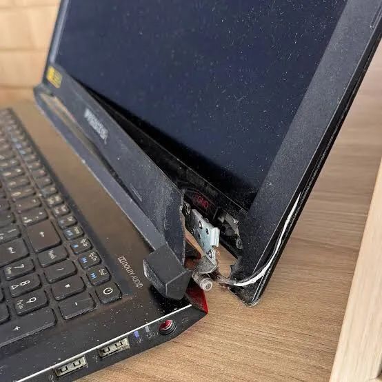 Carcaça de notebook quebrada?