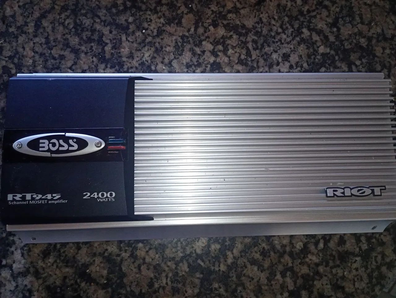 Amplificador BOSS 2400 watz - Peças para carros, vans e