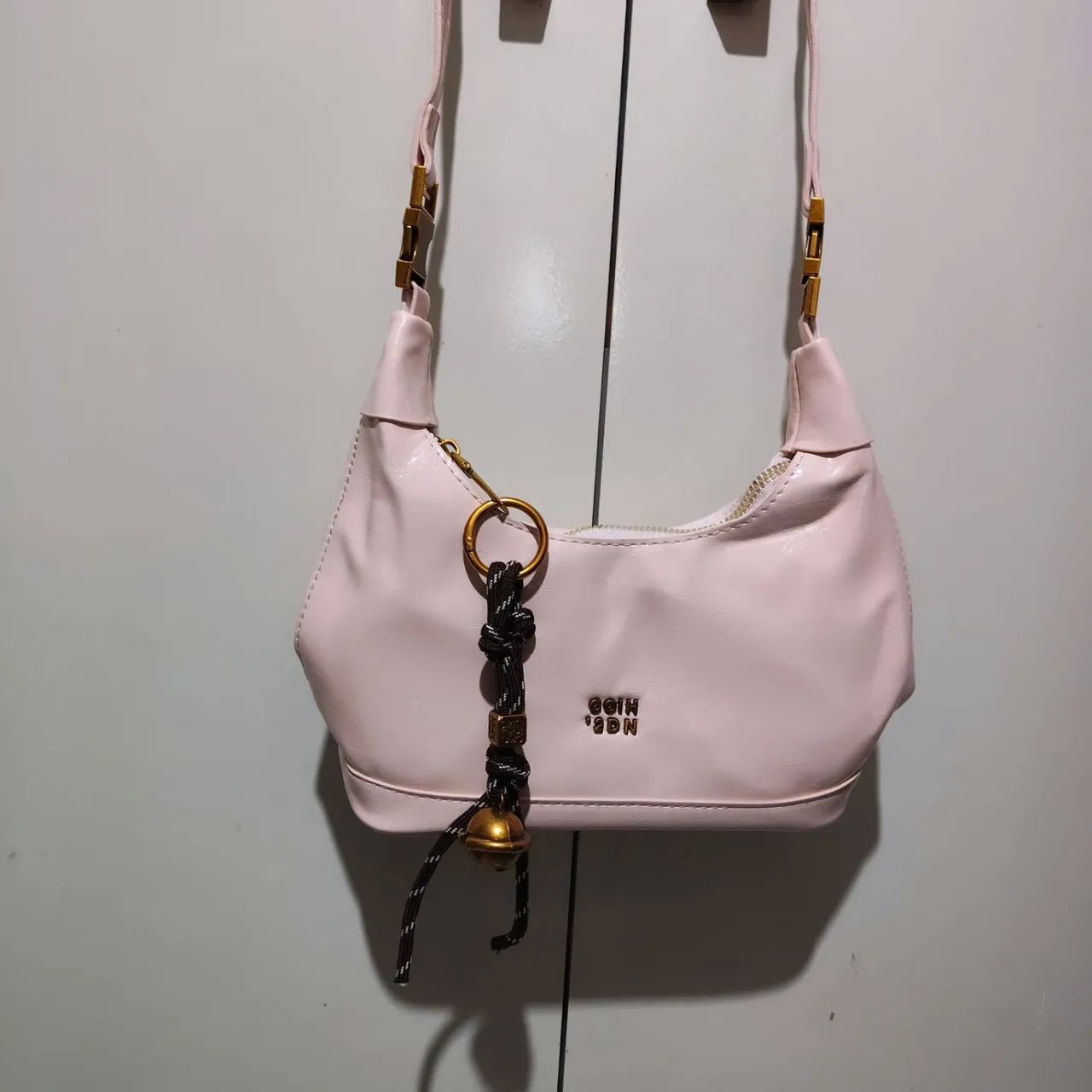 Bolsa de mão e com alça lateral rosa bebê  - Foto 2