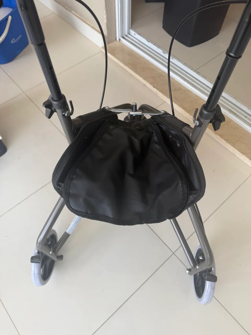 Andador de três rodas  - Foto 3