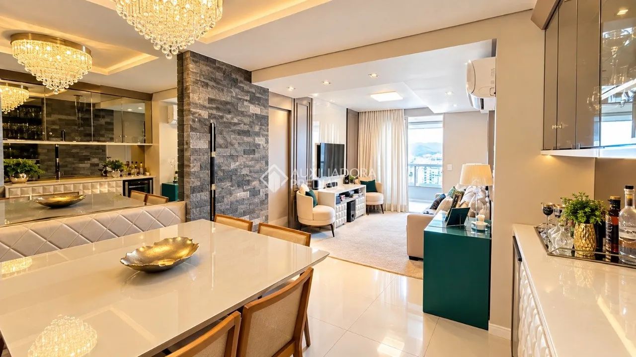 Apartamento com vista mar e 3 vagas no Estreito