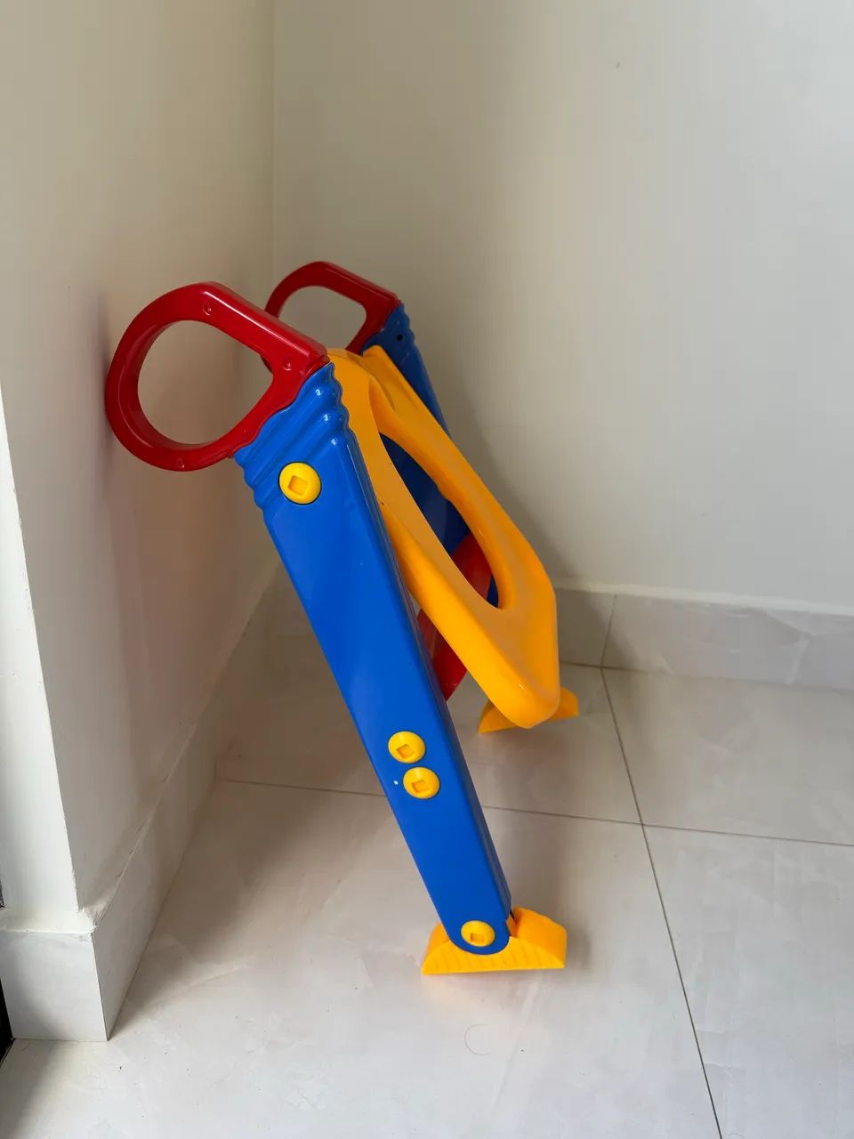 Escada infantil redutora de vaso sanitário - Foto 3