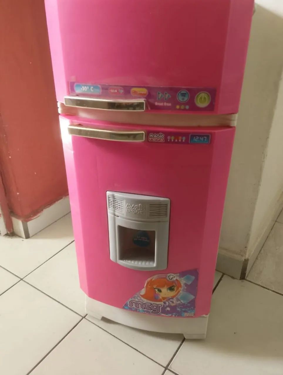 Geladeira e pia infantil 