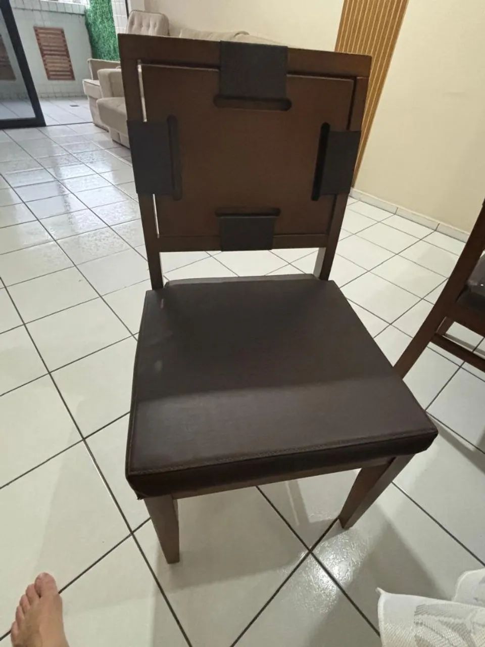 Mesa de Jantar de Madeira + 6 Cadeiras Estofadas - R$ 1.600 - Foto 4
