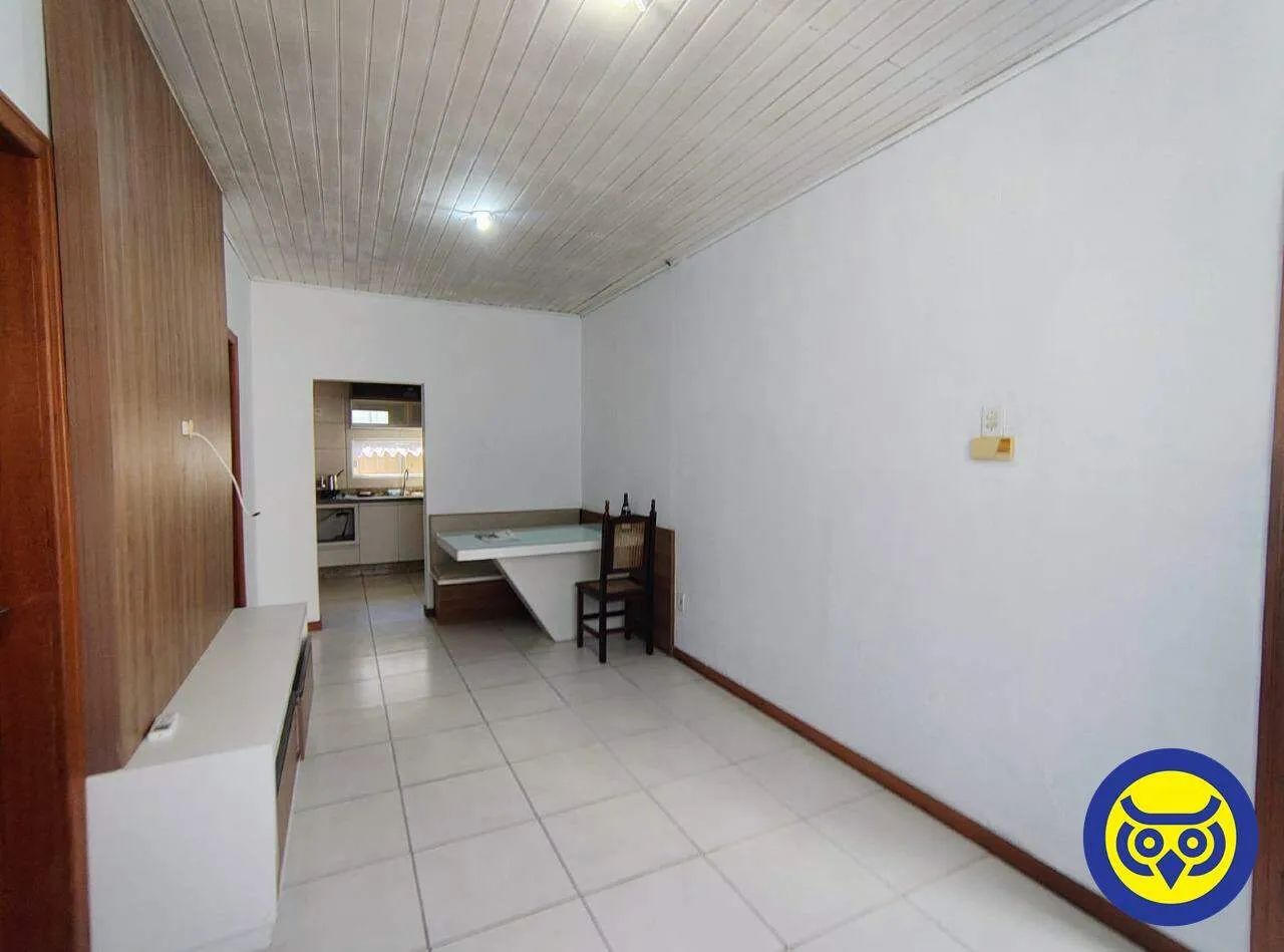 Casa com 2 dormitórios na Agronômica  Florianópolis à uma Quadra da Beira-Mar - Foto 3