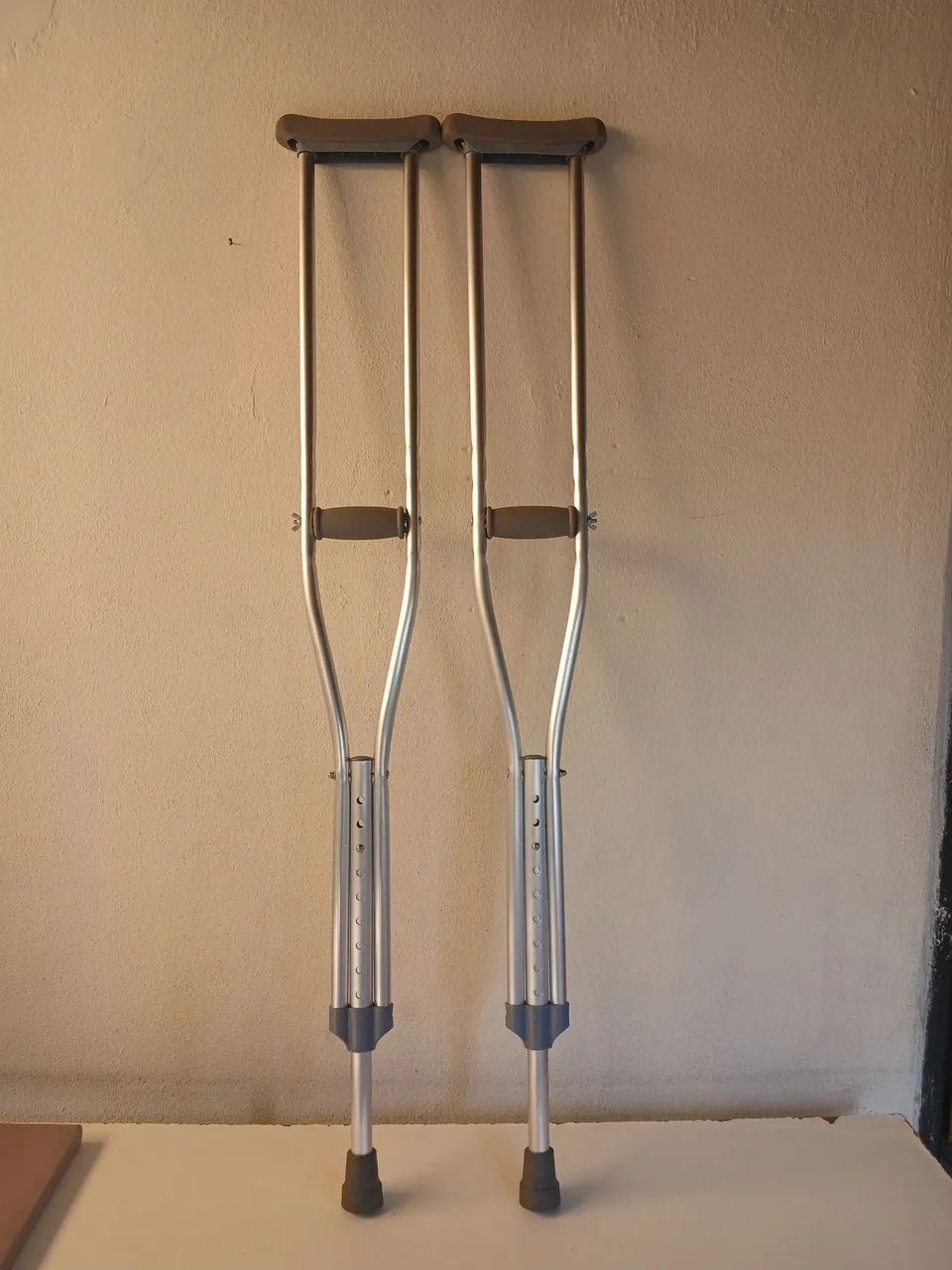 Bota Ortopédica + Muleta Axilar - Foto 3