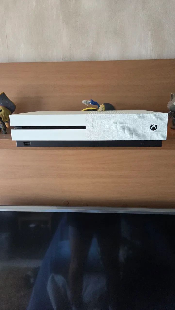XBOX ONE S 500GB + 2 CONTROLES ORIGINAIS