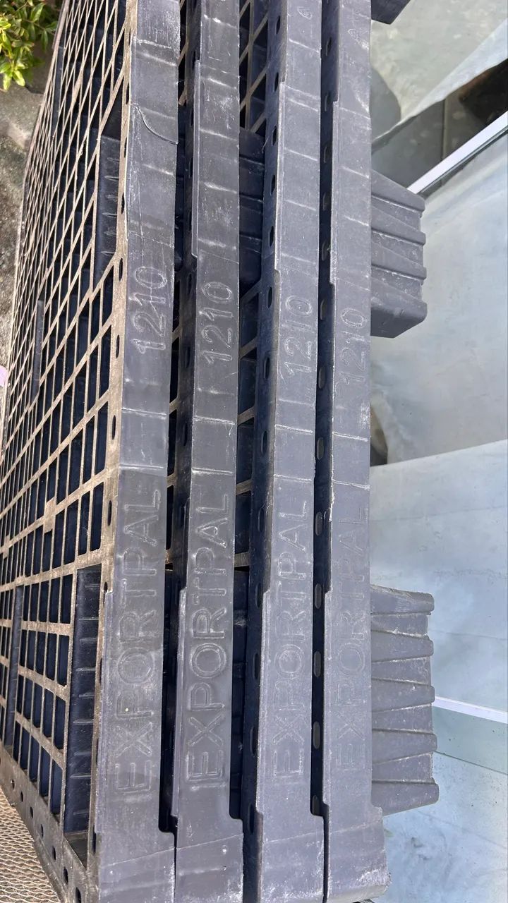 Pallet Plástico Reforçado 1210 (1,20m x 1,00m) - Para Carga Pesada (Usado)