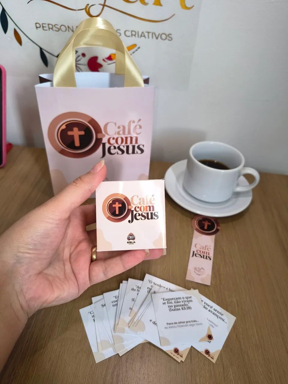 Kit Café Com Jesus Caixa Com Mensagens Diárias E Sacola Personalizada