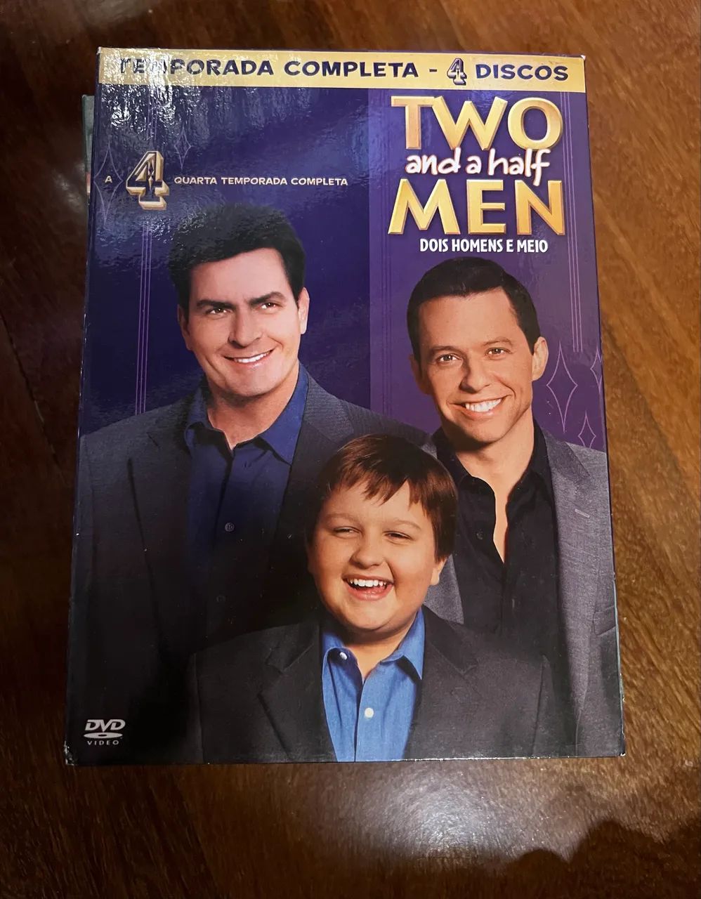 Two and a half men - 1a a 5a temporada completas em DVD - Foto 4