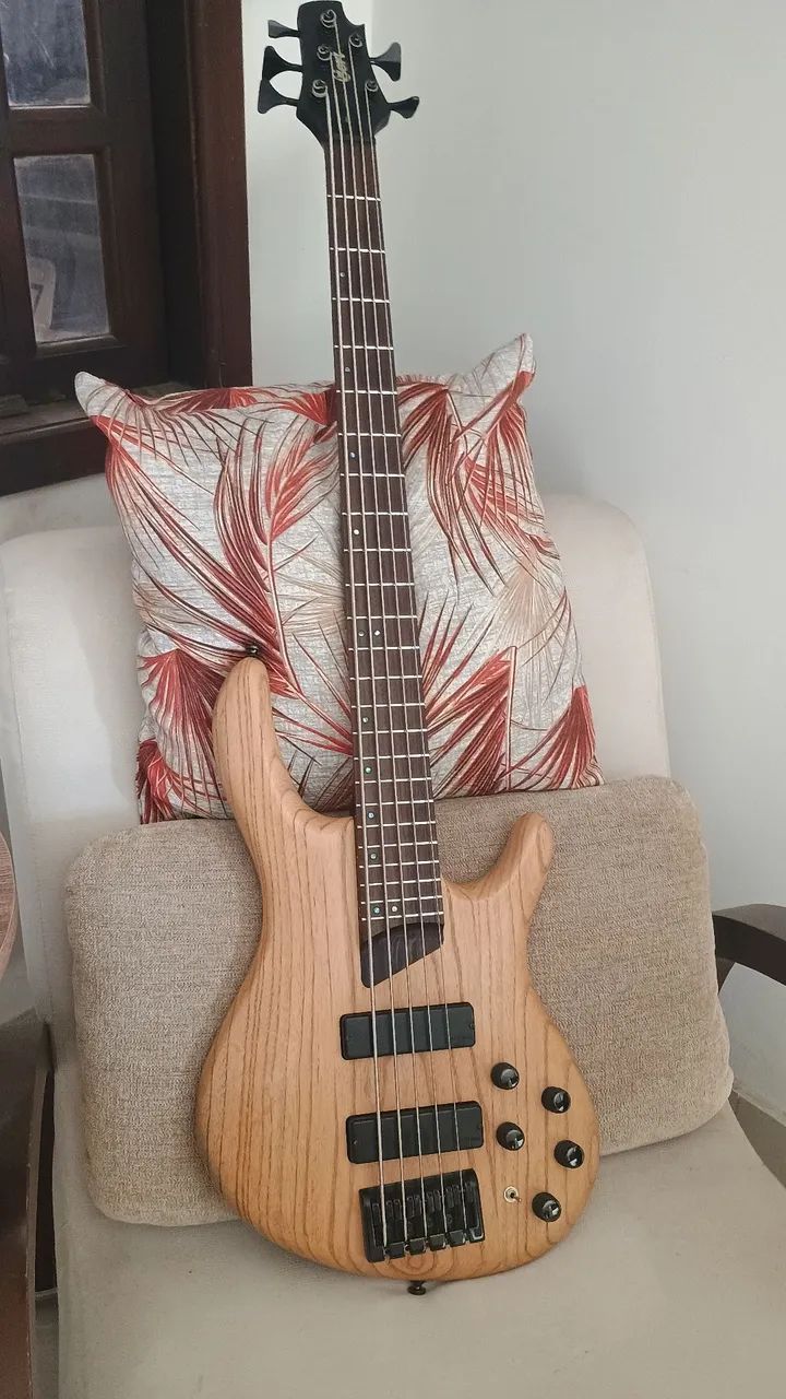 Baixo Cort B5 5 cordas 