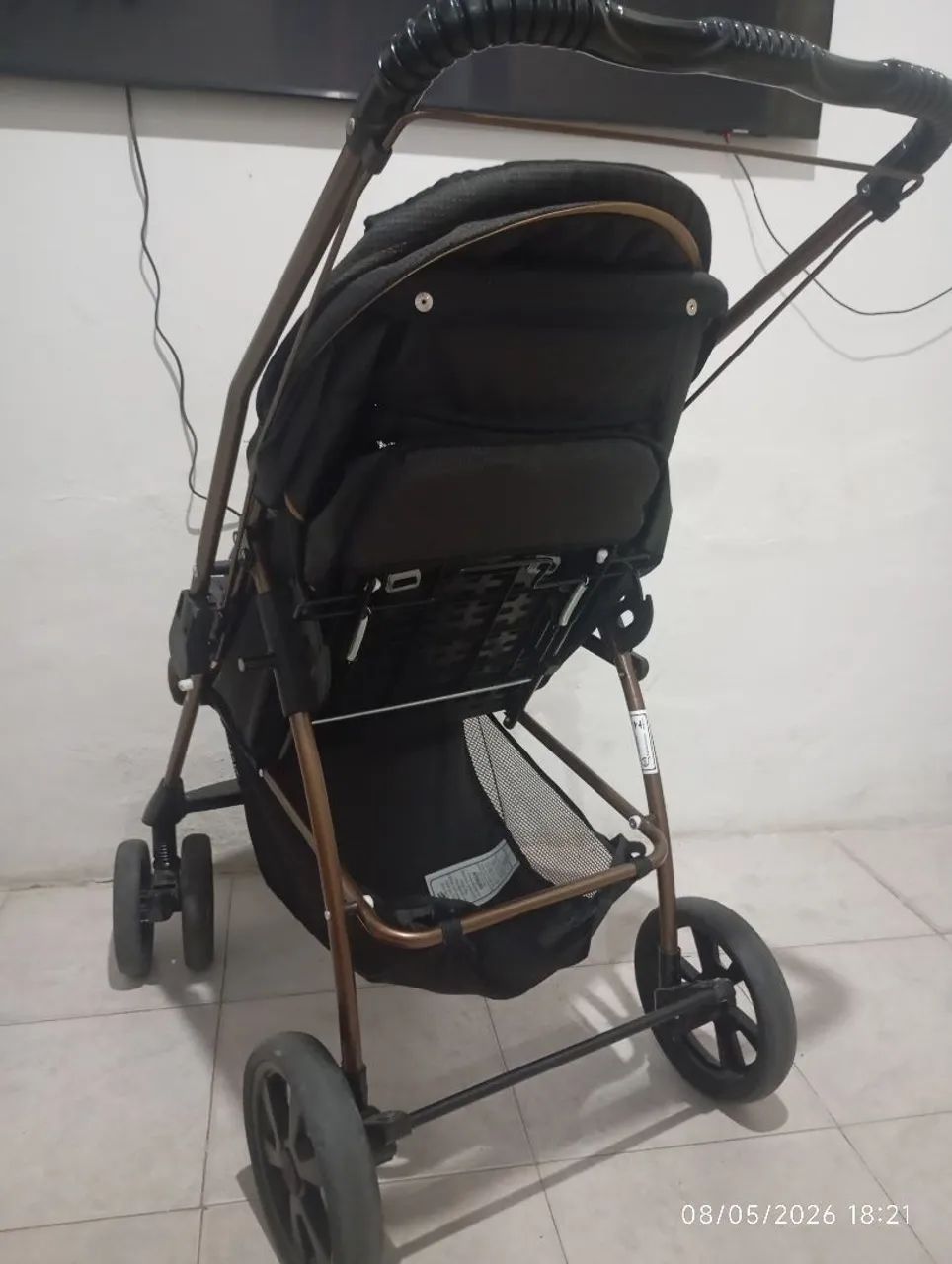Carrinho de bebê + bebê conforto 