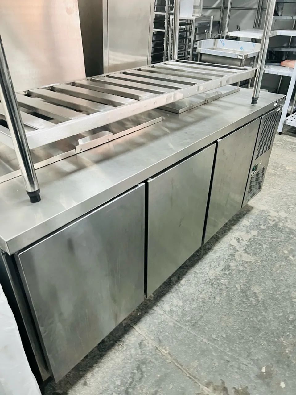 Balcão refrigerado c/Condimentadora Macom 03 portas  - Foto 2
