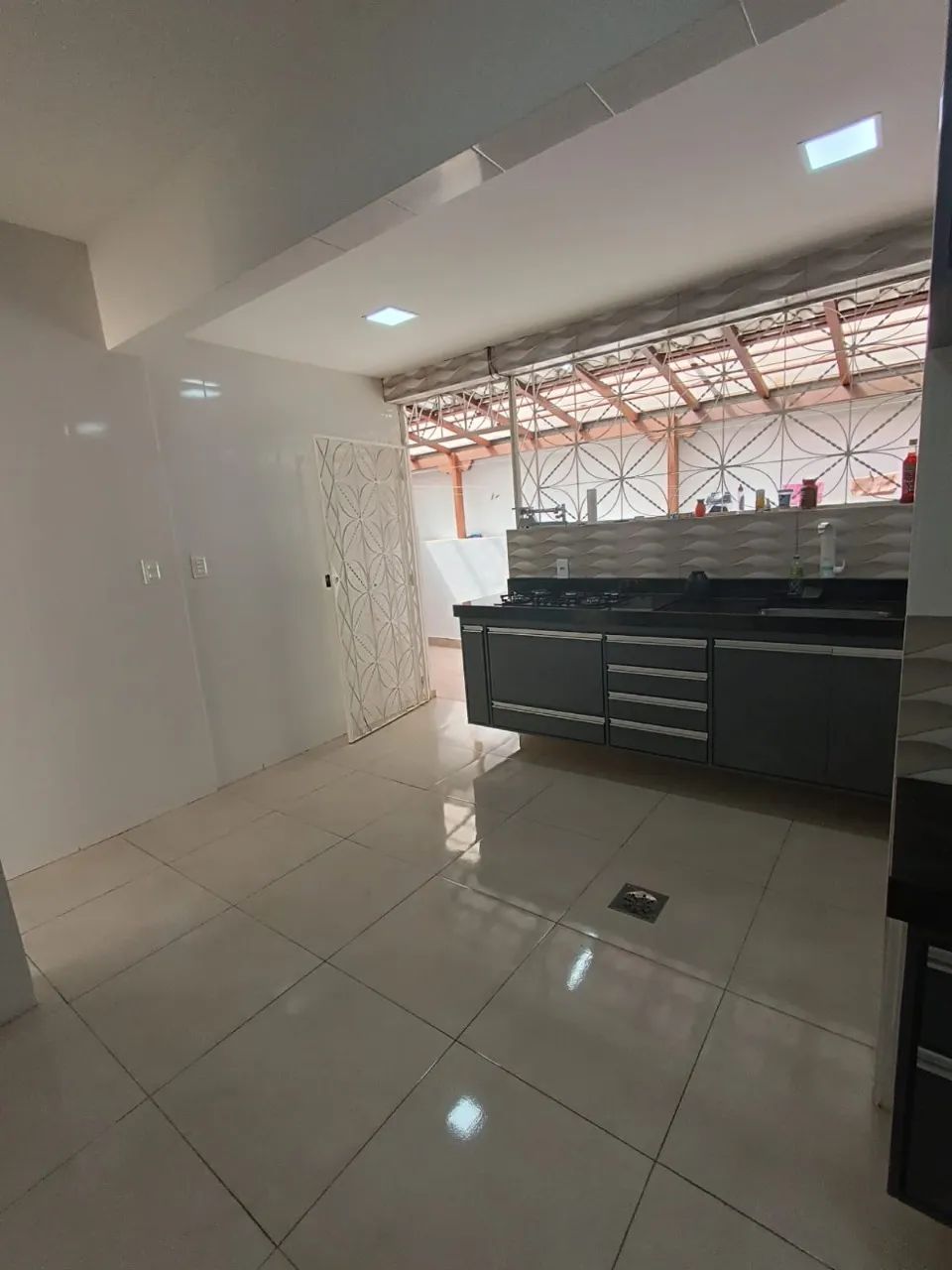 APARTAMENTO COM ÁREA PRIVATIVA NO BAIRRO ITAPOA. . - Foto 3