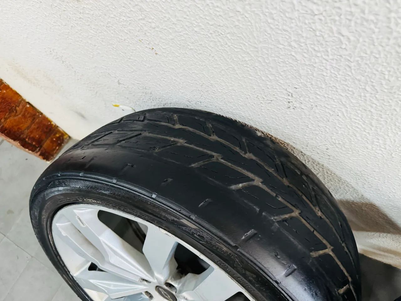 Roda Aro de liga leve 22 Polegadas 5 furos com pneus  - Foto 4