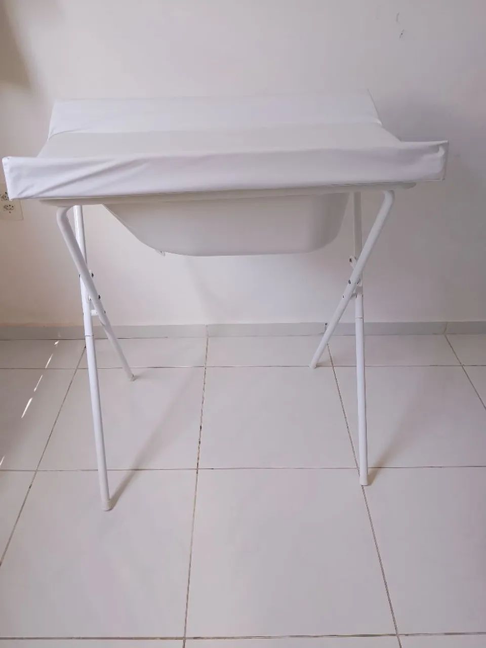 Banheira com suporte e trocador 