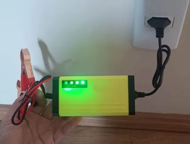 Carregador De Bateria Para Moto Carro 12v 2a Display Led Carga Lenta