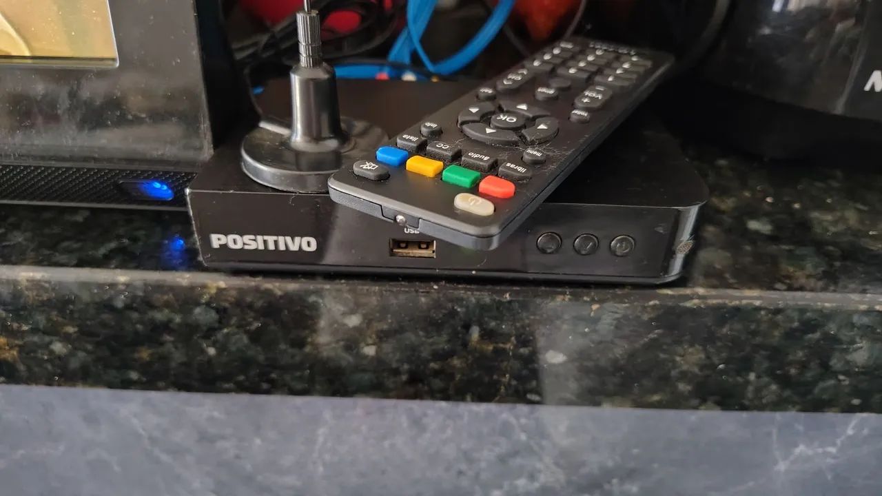 TV AOC 24 polegadas com conversor - Foto 2
