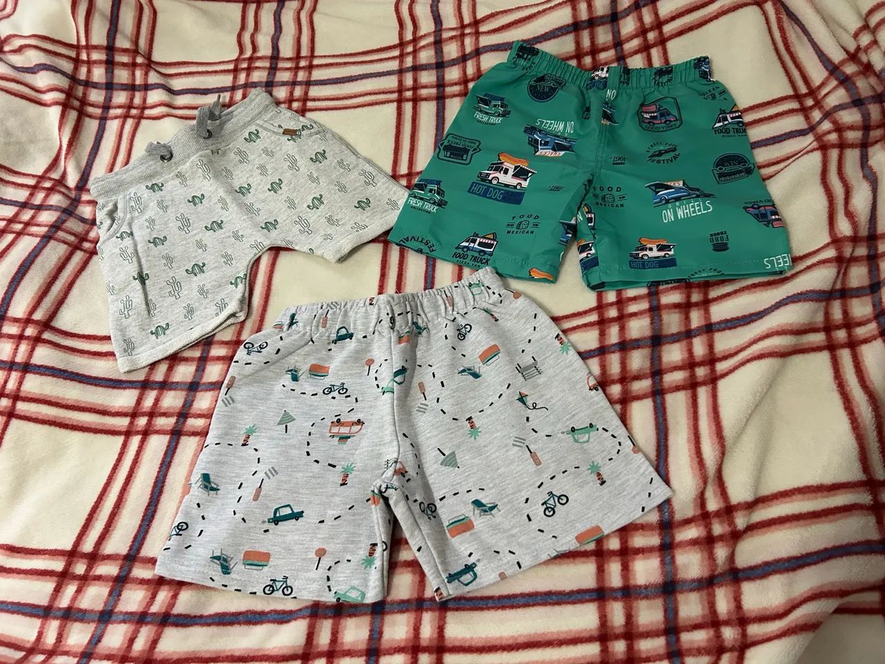 Kit com 3 bermudas infantis - tamanho 3 anos 