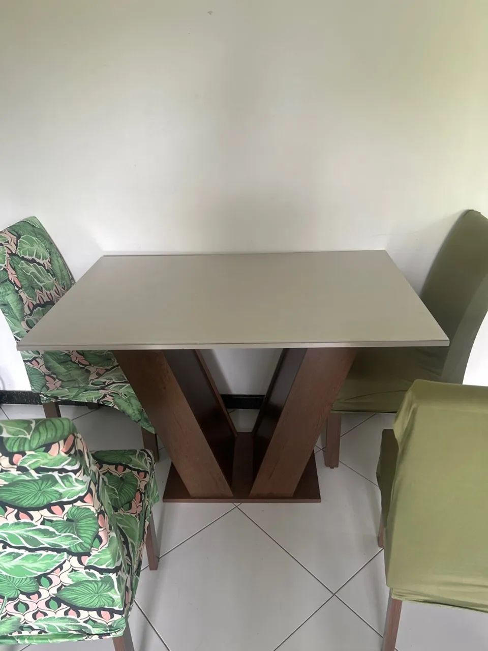 Mesa 4 cadeiras perfeito estado  - Foto 3