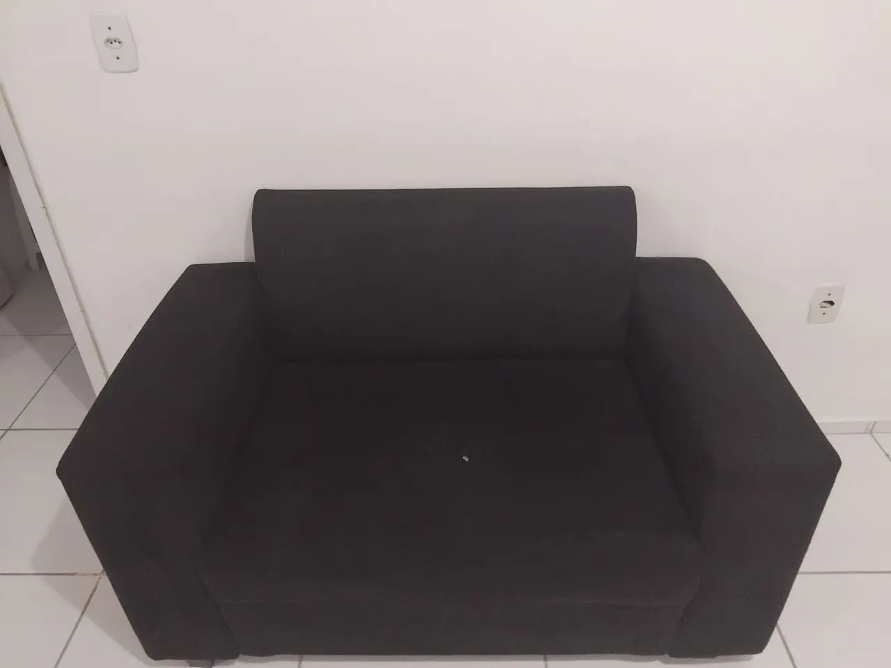 Sofá de dois lugares 