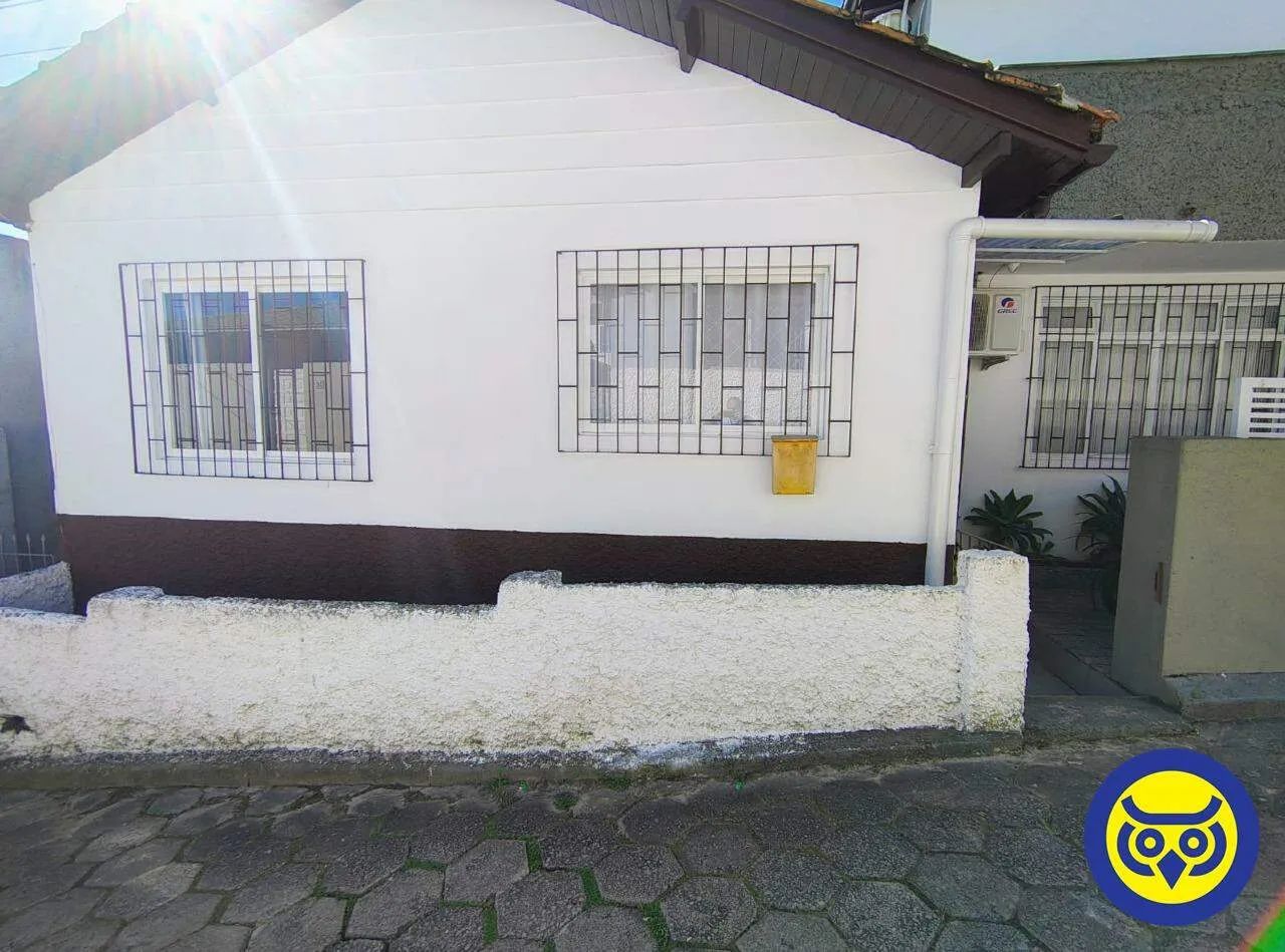 Casa com 2 dormitórios na Agronômica  Florianópolis à uma Quadra da Beira-Mar