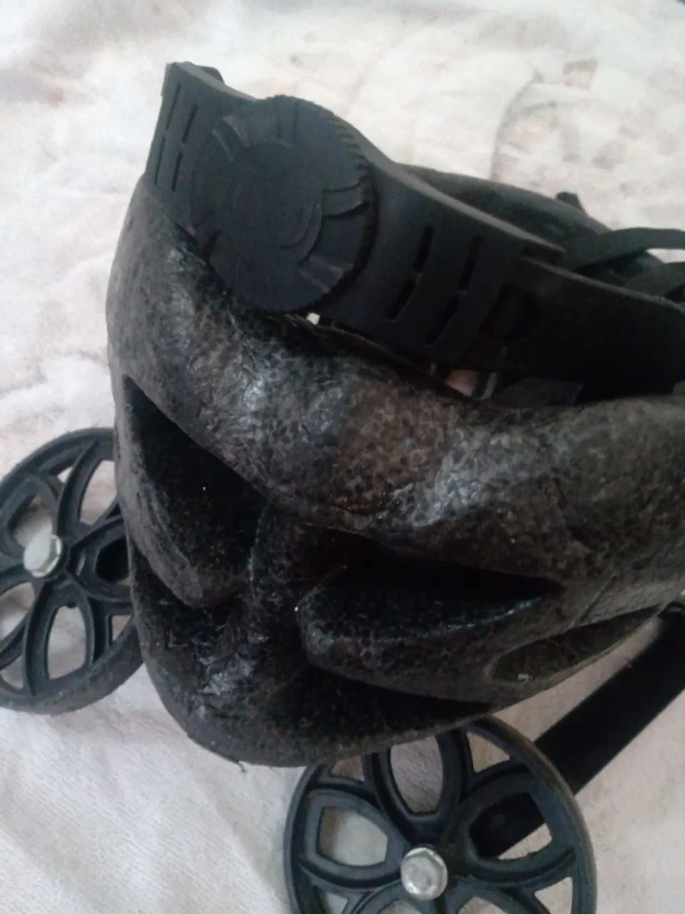 Capacete com regulagem e Rodinhas de Bicicleta - Foto 4