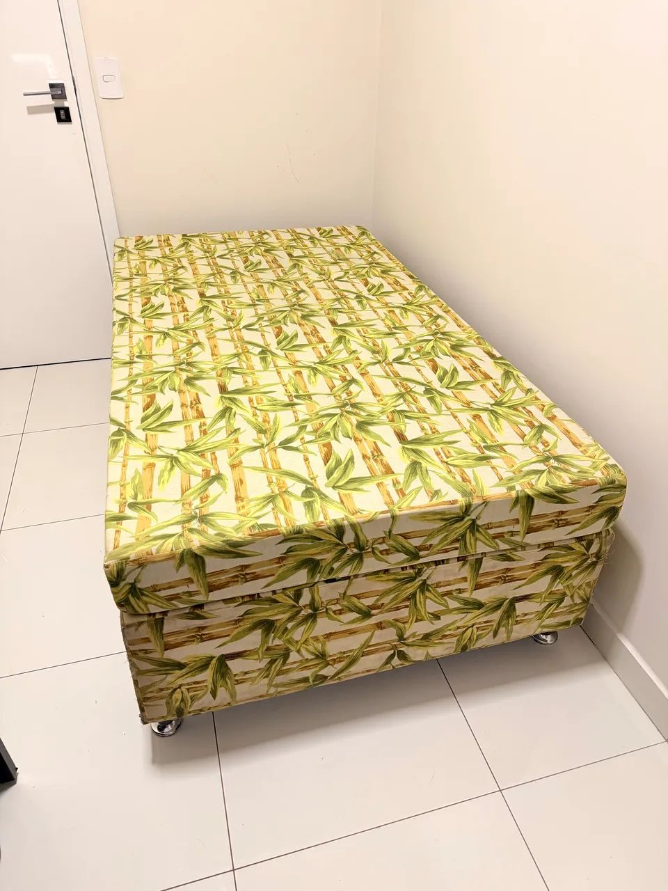 CAMA SOLTEIRO COM COLCHÃO PARA VENDER  - Foto 2