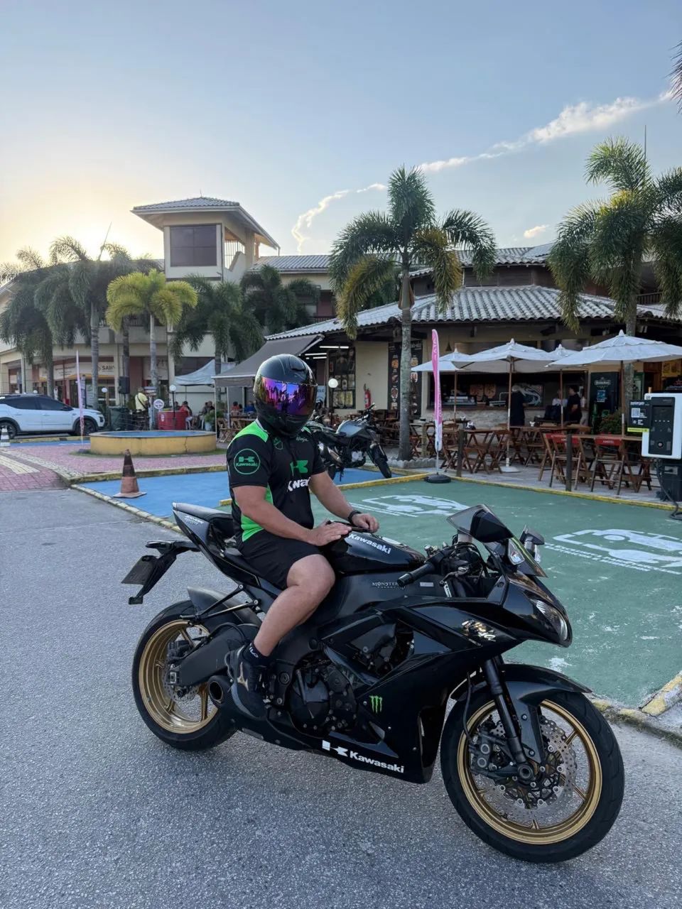 Kawasaki Zx-10/ Zx-10r 1000cc 2010 - 1500805940 | OLX
