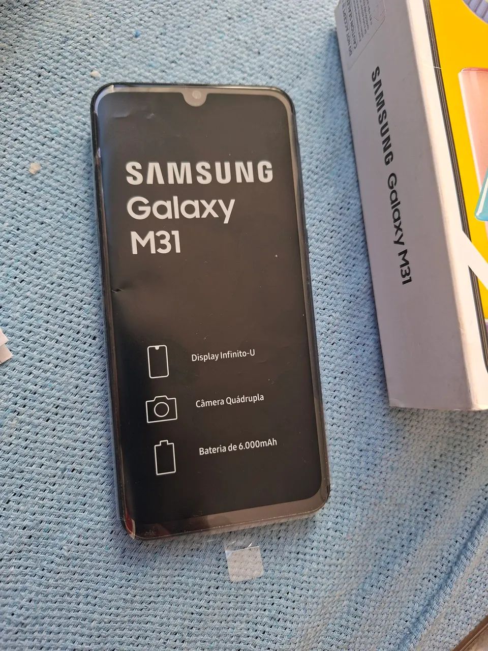 Celular M31 na caixa