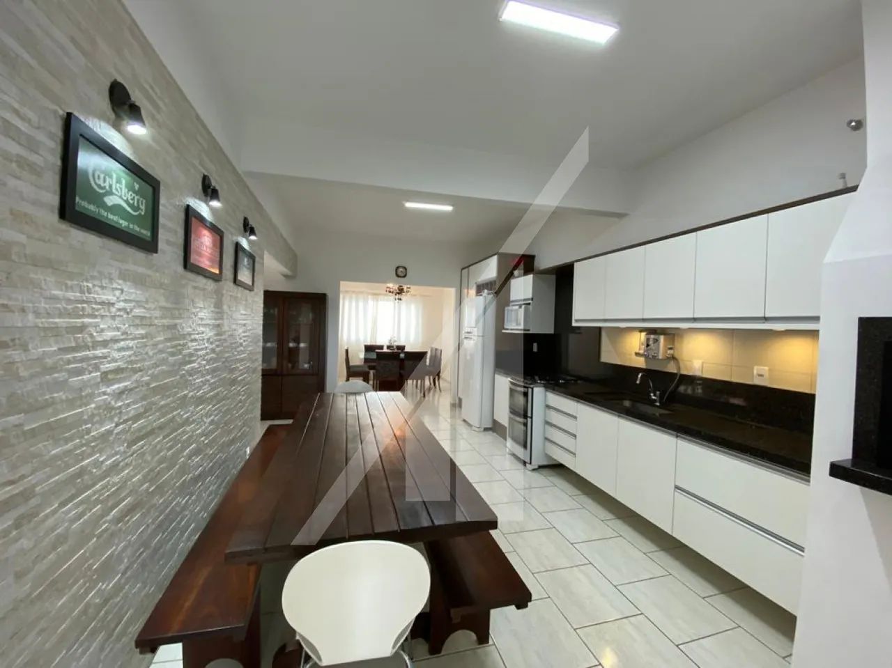Prédio residencial com 01 apartamento e duas salas comerciais. - Foto 5