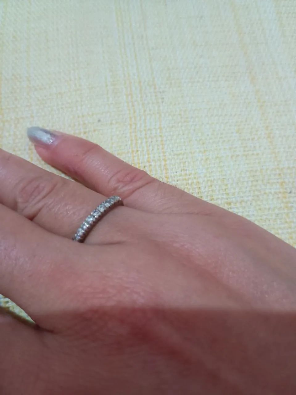 Anel meia aliança ouro branco 18k com brilhantes, 2g - Foto 5