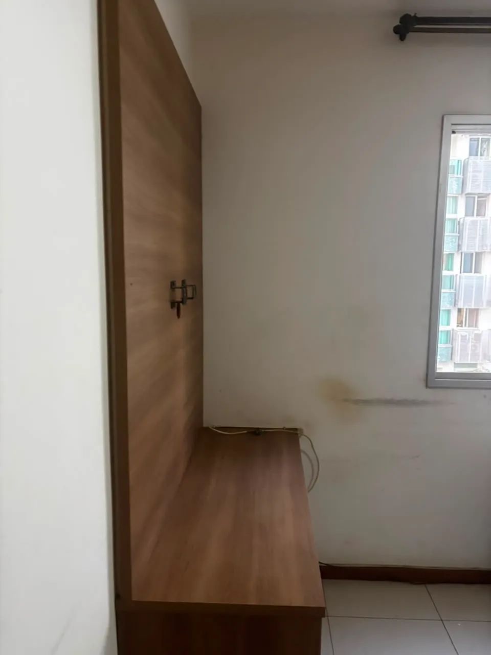 Mesa de estudos com painel