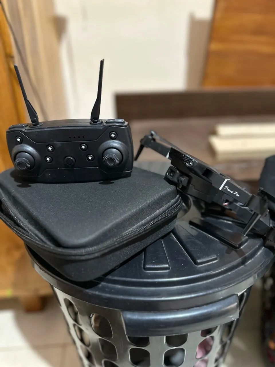DRONE E88 DOBRÁVEL COM CÂMERA WI-FI FPV + MALETA DE TRANSPORTE - Foto 5