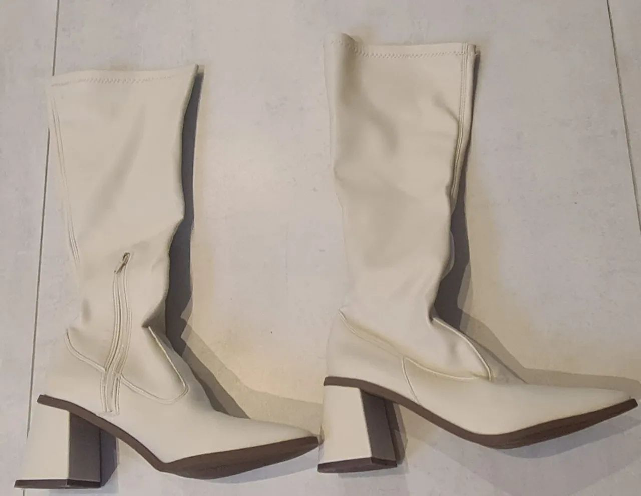 Bota cano longo couro off white - Foto 2