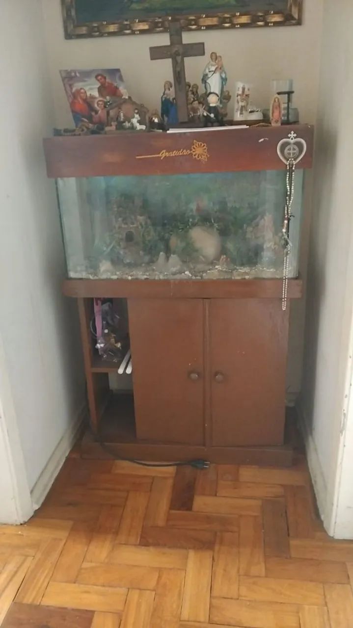 Aquário com armário embutido 