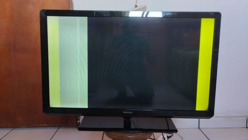 Televisão Philips 32 Polegadas ( Favor Ler O Anúncio )