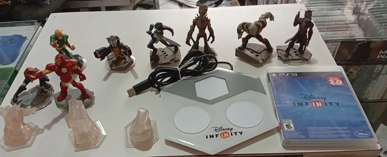 Disney infinity 2.0 PS3 com ,8 bonecos e com jogo original 