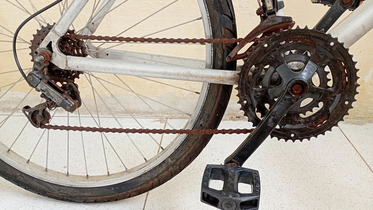 Bicicleta Quadro em alumínio, aro 26. - Foto 4