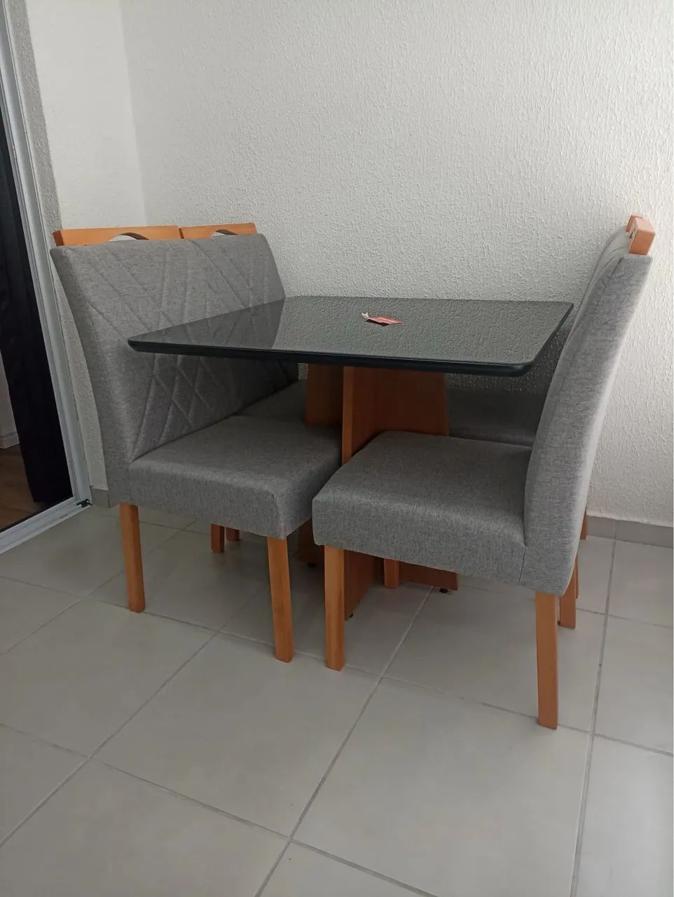 Mesa de jantar 90x90 com 4 cadeiras  - Foto 5