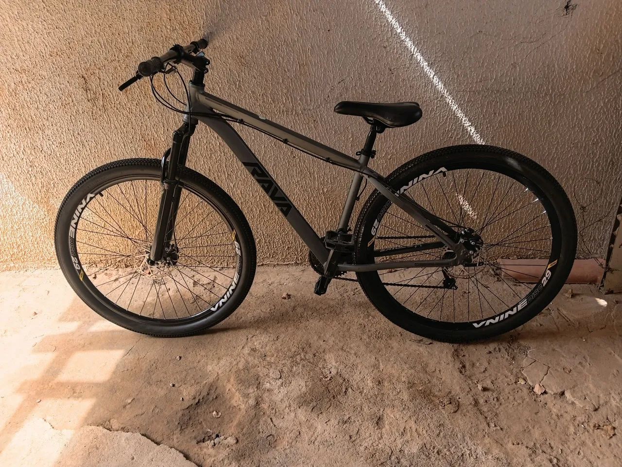 Bicicleta de trilha rara disc 29 - Foto 2