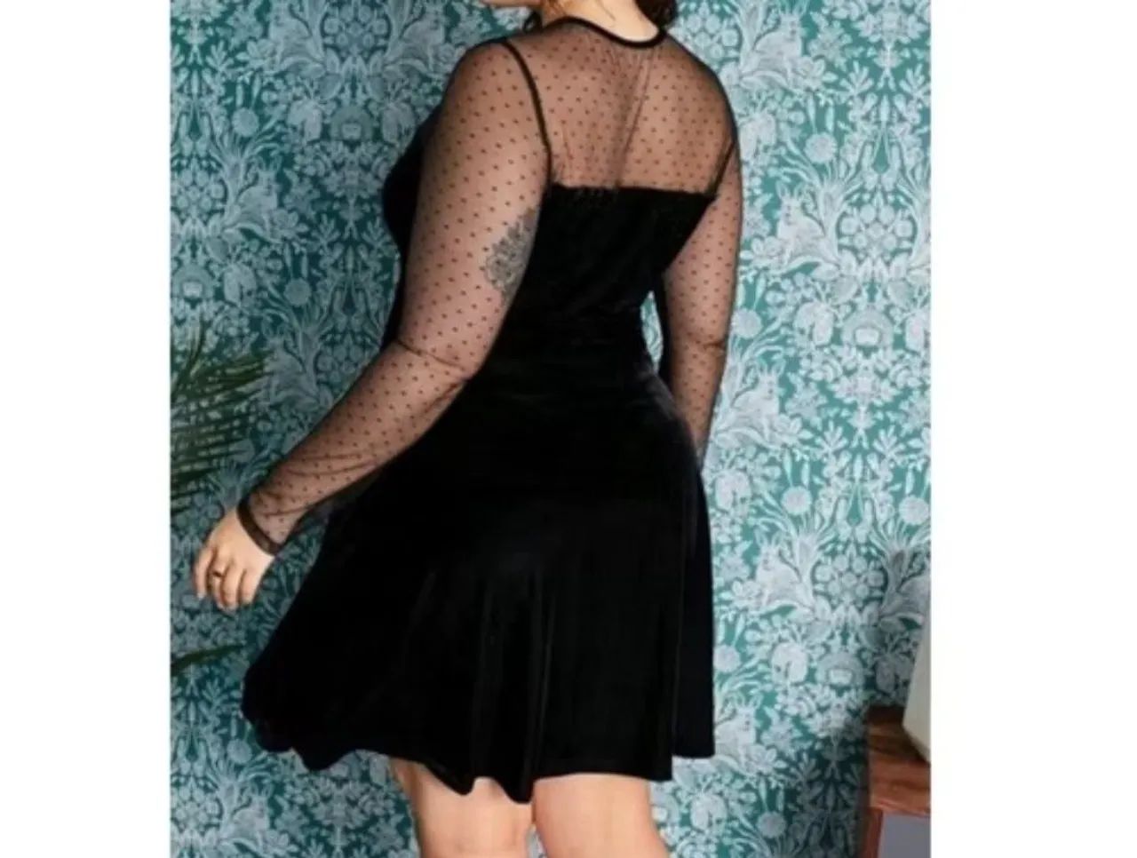 Vestido Plus Size Preto Veludo - Foto 2